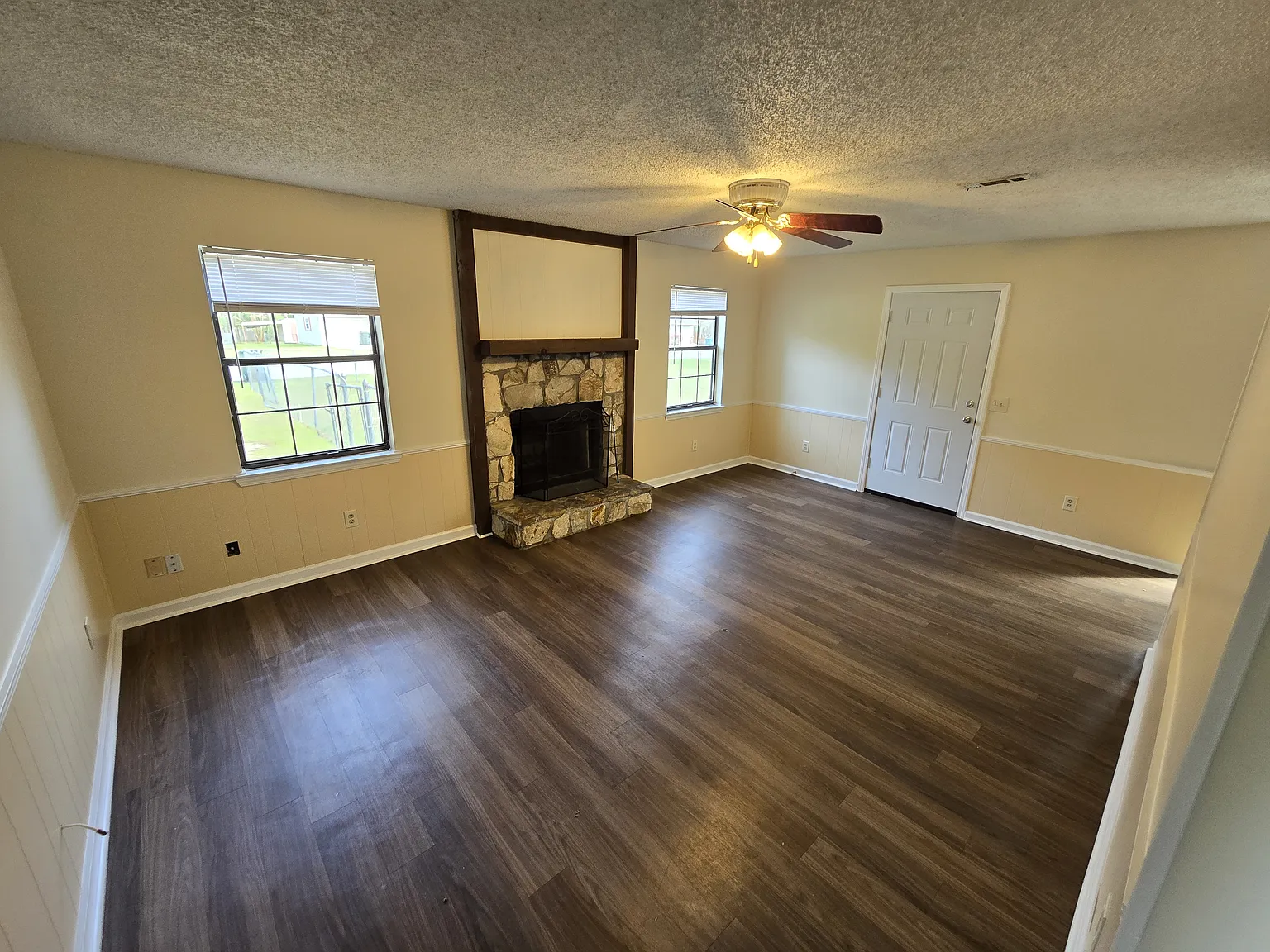 3 bed, 1303 sqft, $1,150 — Photo 2