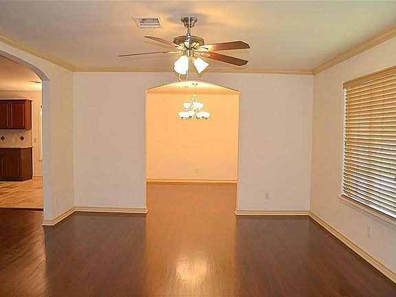 3rd image of 4131 Breakwood Dr