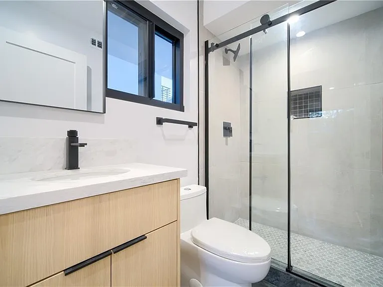 616 N Mariposa Ave #618-1/2 — Photo 3