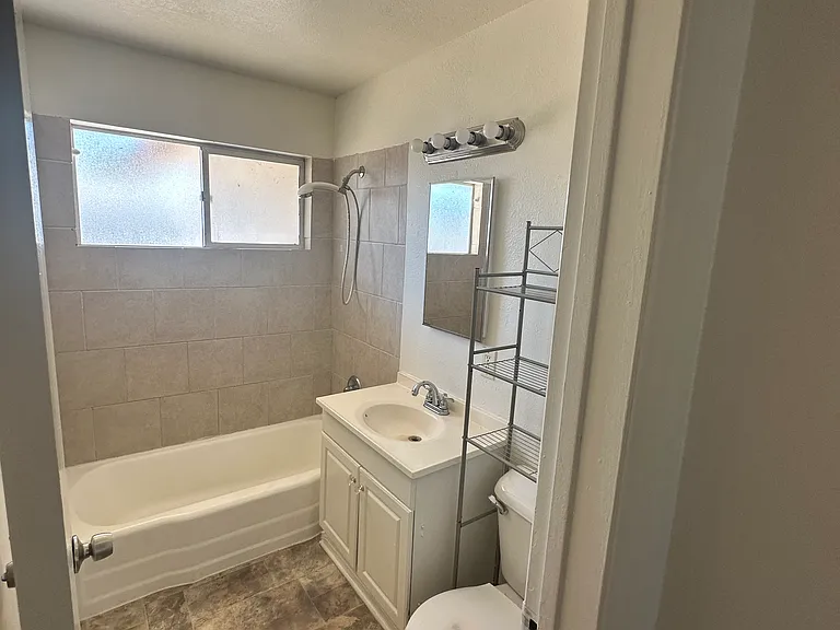 941 Leslie Dr — Photo 16