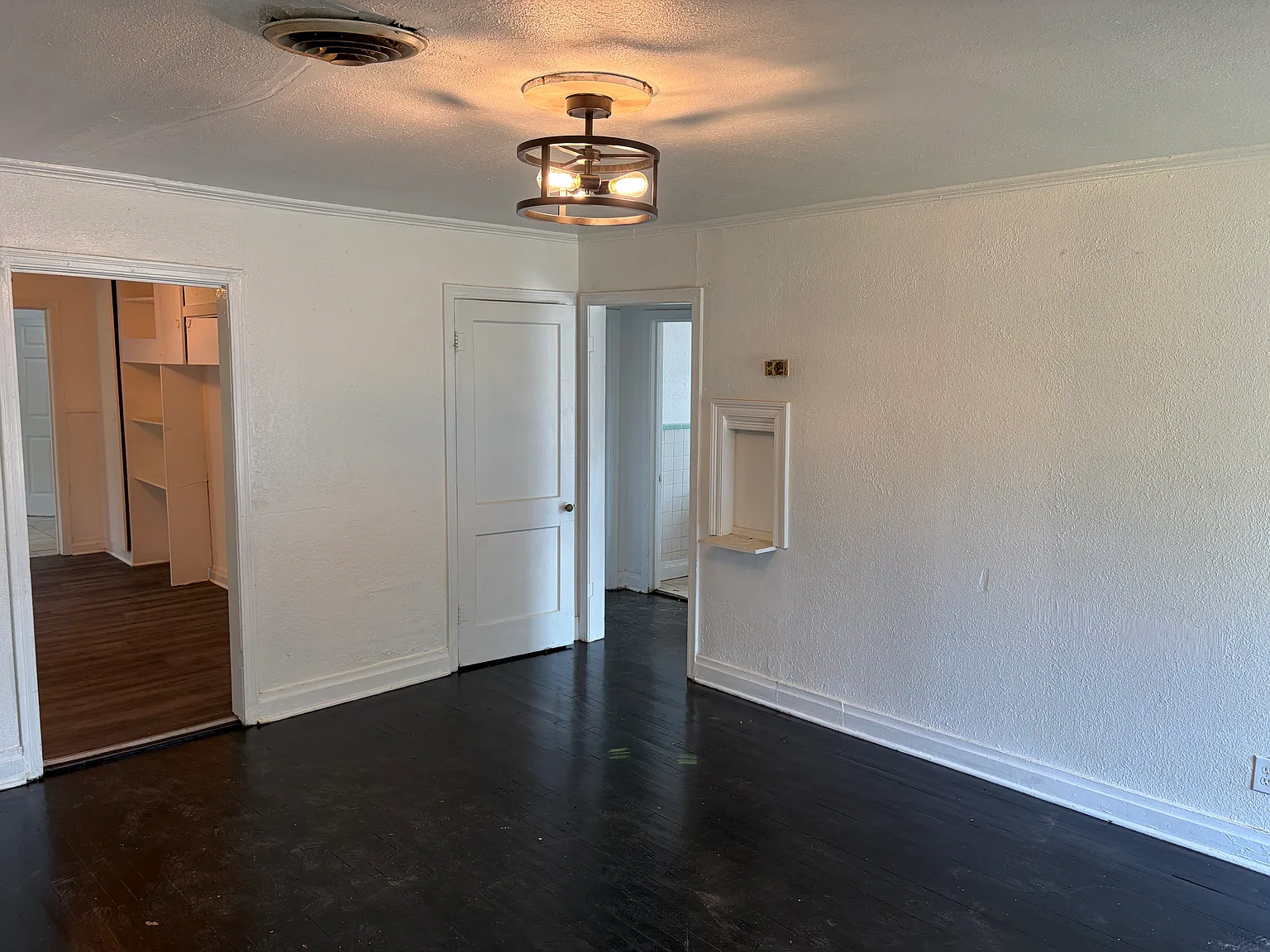 3 bed, 1.5 bath, 1430 sqft, $800 — Photo 4