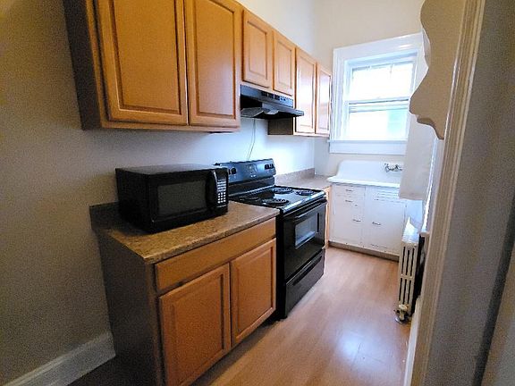 3rd image of 1107 Prince Edward St APT 1