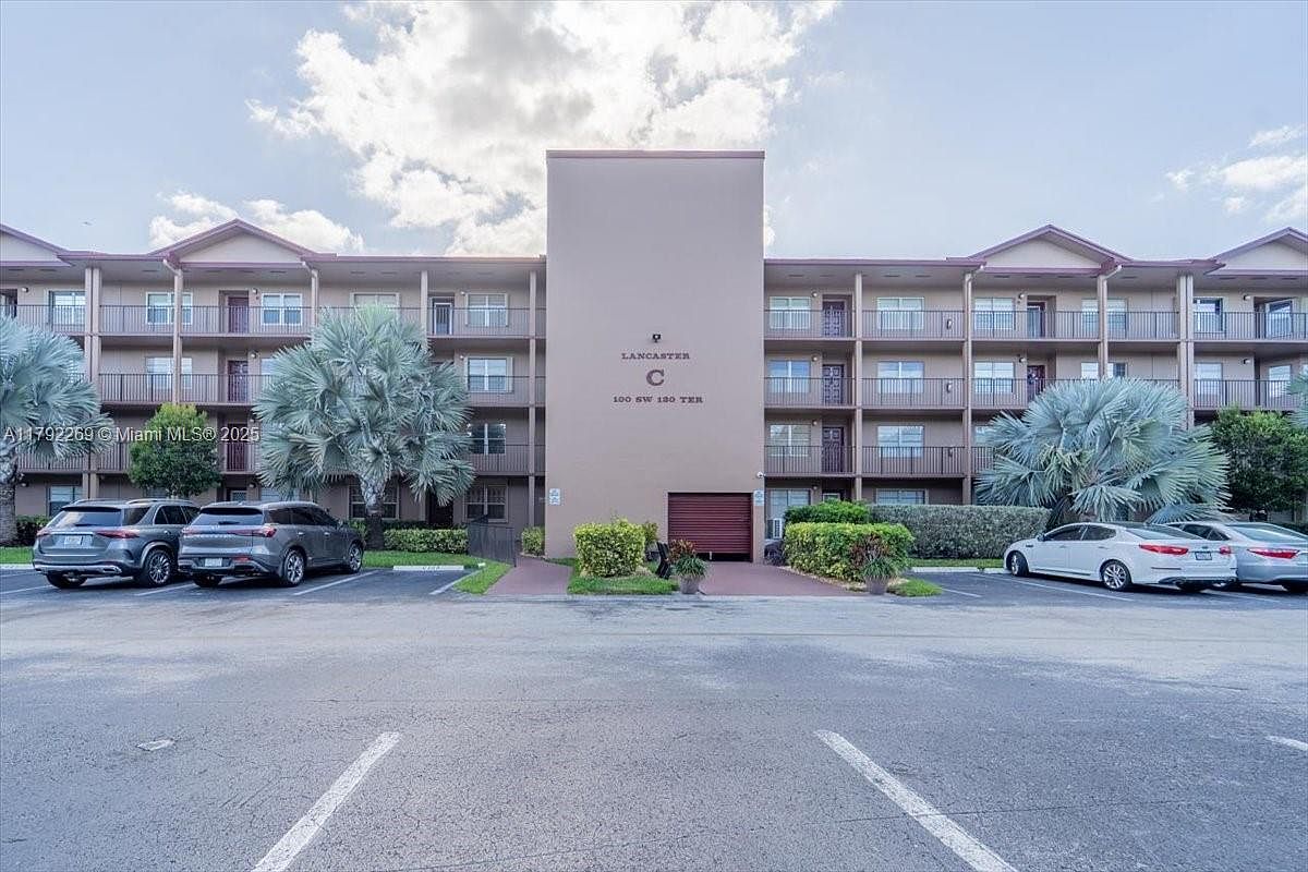 100 SW 130th Ter APT 412C