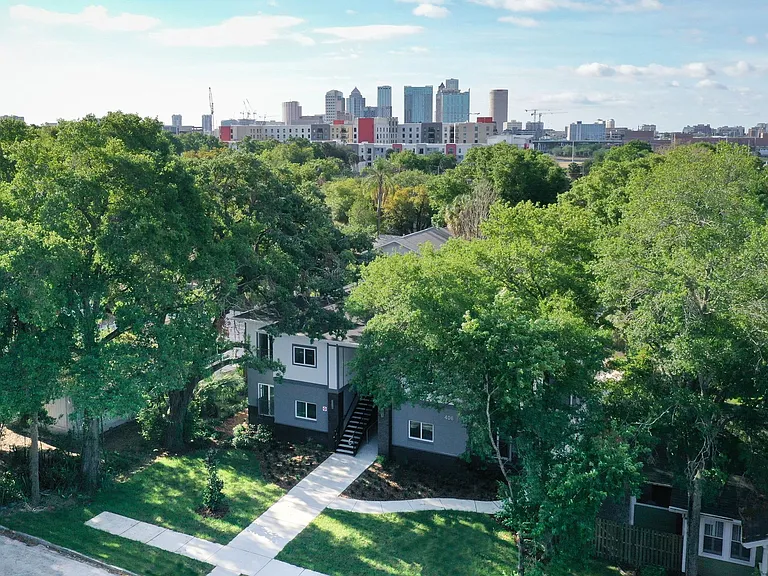 406 W Amelia Ave — Photo 13
