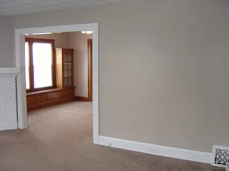 2 bed, 1000 sqft, $1,300 — Photo 2