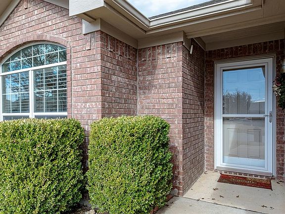 3rd image of 516 Caravan Dr