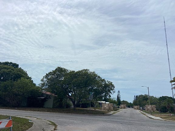 5th image of 3207 Fairmount Dr