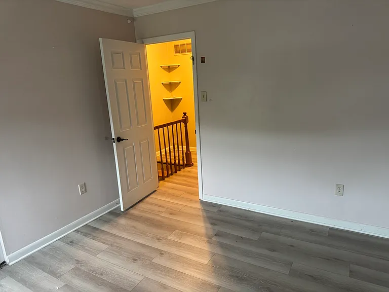 1115 Singer Dr — Photo 17