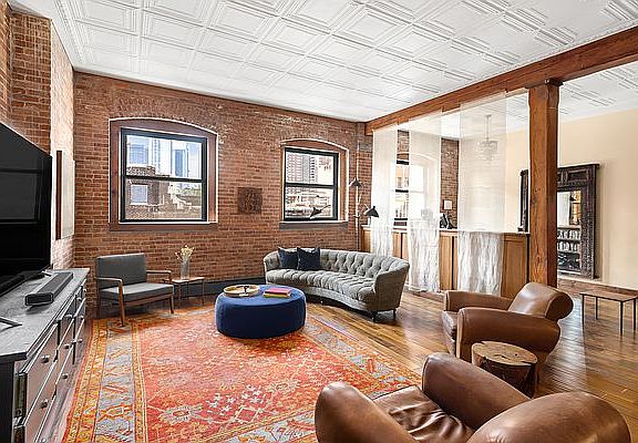5th image of 55 N Moore St