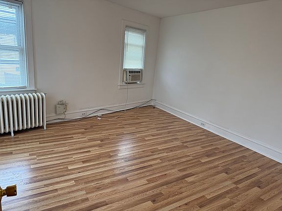 3rd image of 138 E Glenside Ave
