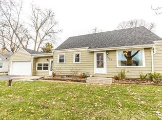 1441 S 164th St, New Berlin, WI 53151
