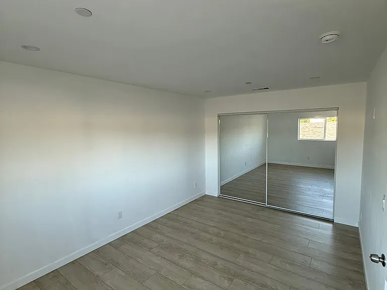22026 Saticoy St — Photo 12