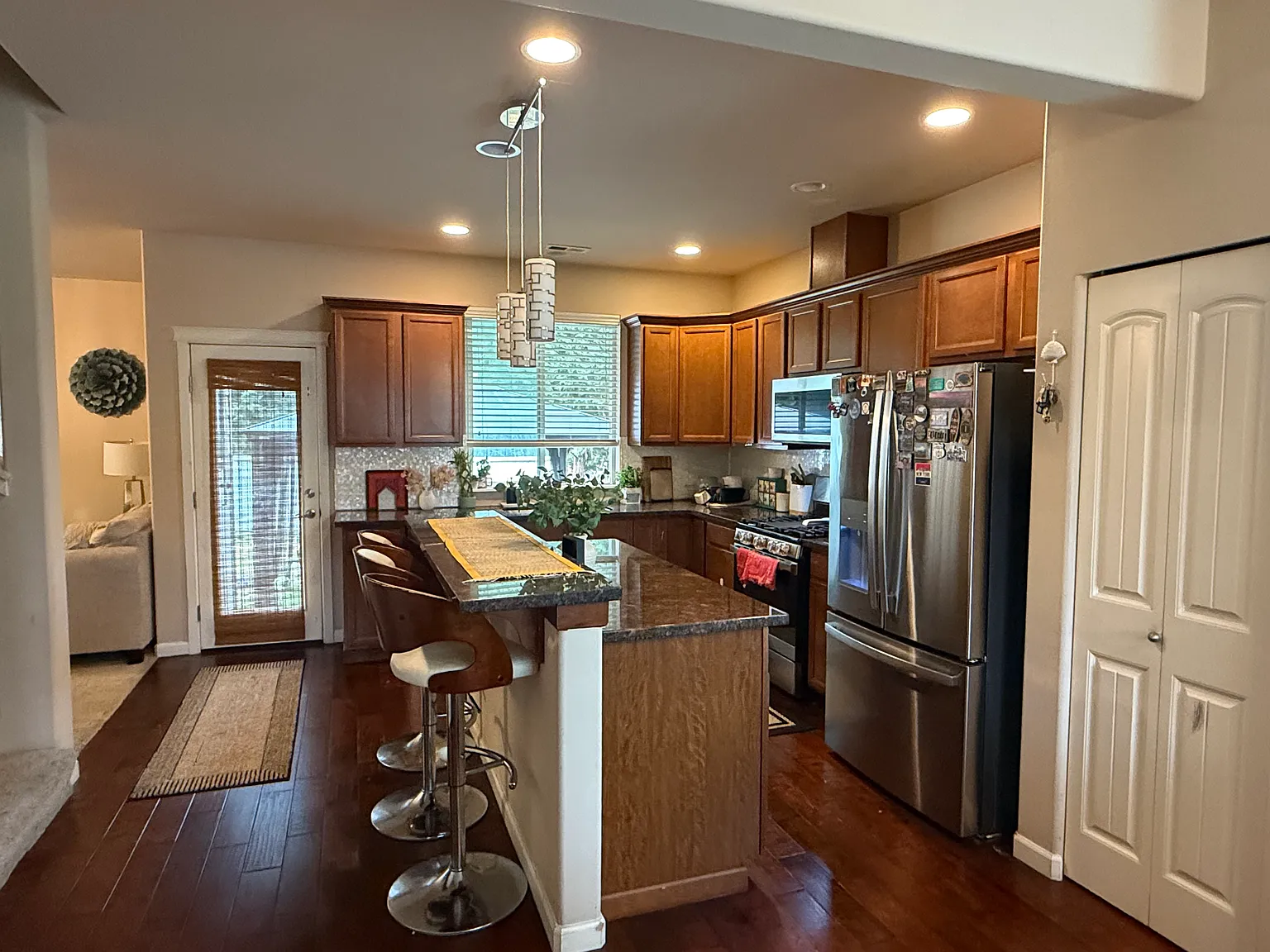 4 bed, 2.5 bath, 2011 sqft, $2,650 — Photo 3