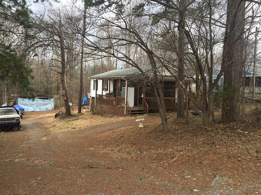 2nd image of 4134 Macarthur St