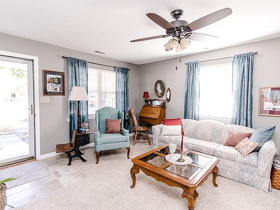 5th image of 6744 S New Jersey St