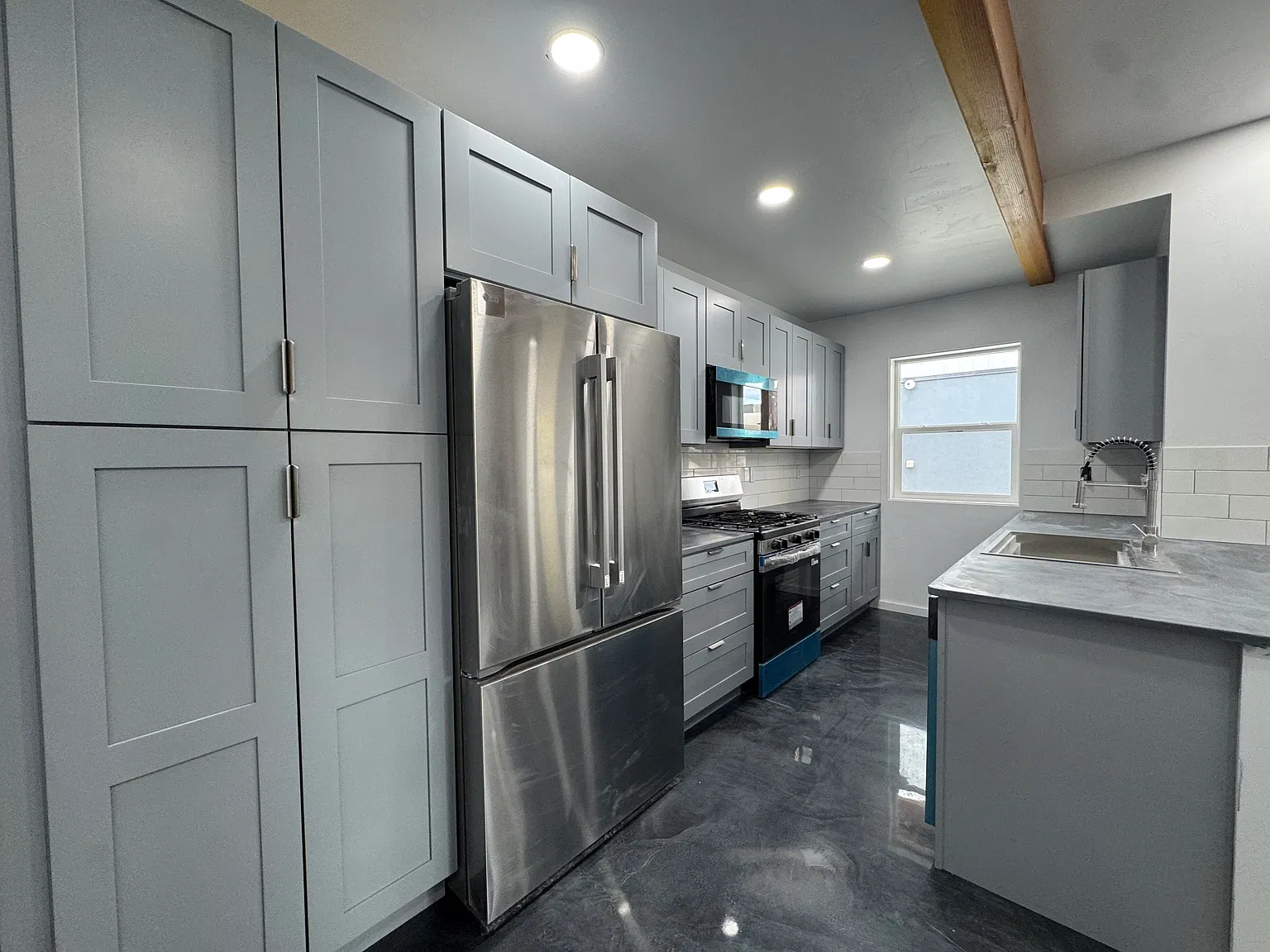 3 bed, $2,950 — Photo 2