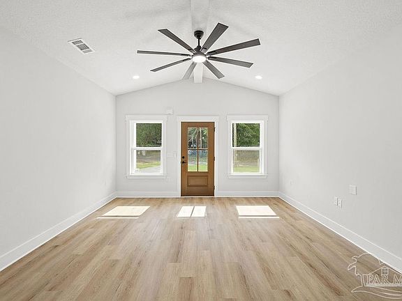 3rd image of 3261 Glade Dr
