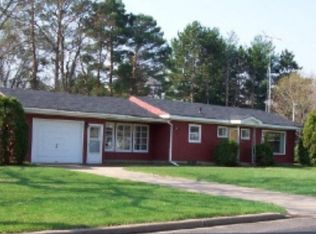 600 Larsen St, Waupaca, WI 54981