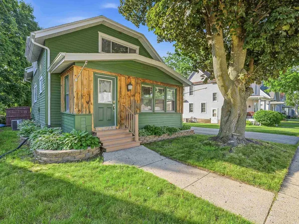 213 Roller Ave, Beaver Dam, WI 53916