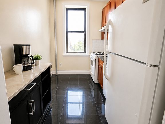 2nd image of 3401 Parsons Blvd #2B
