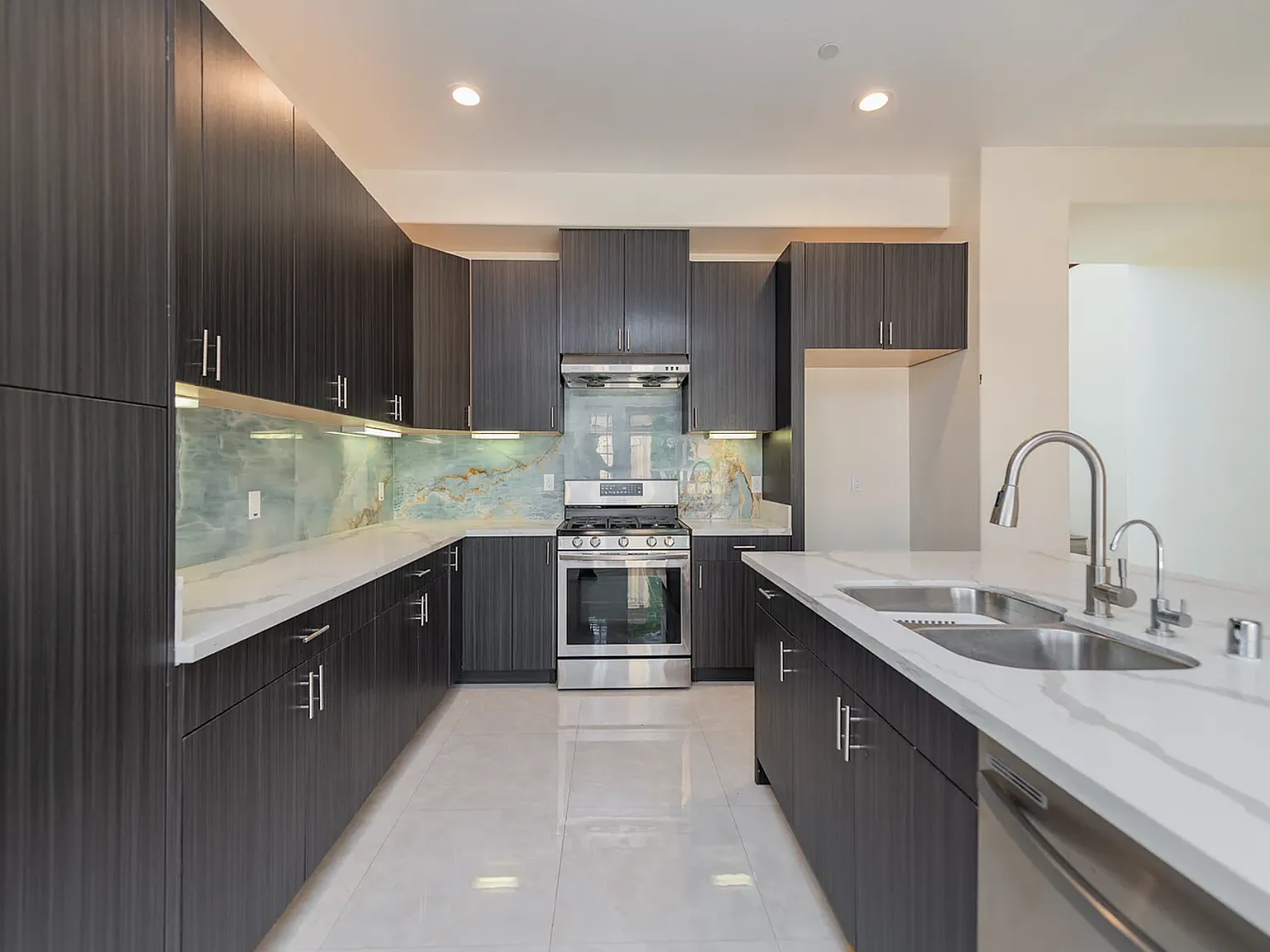 4 bed, 3120 sqft, $4,500 — Photo 4