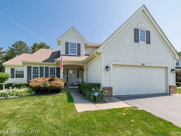 155 Franklin Lake Cir, Oxford, MI 48371