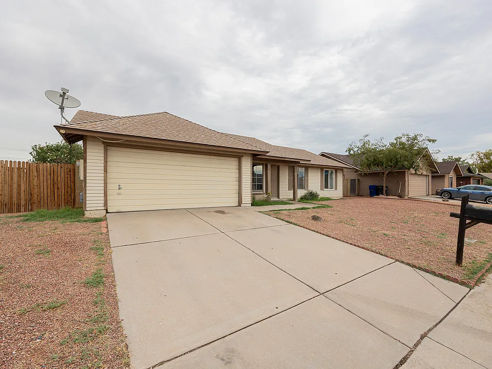 2422 E Calypso Ave