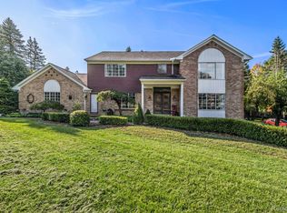 793 Dutton Rd, Rochester Hills, MI 48306