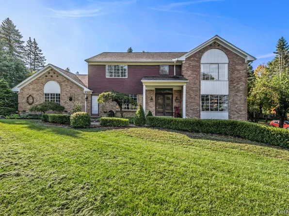 793 Dutton Rd, Rochester Hills, MI 48306