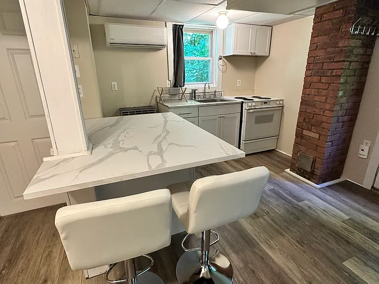 22 Lakeview St #B — Photo 8