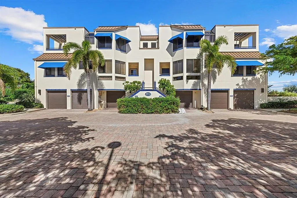 2 bed, 2.5 bath, 1590 sqft, $3,500 — Photo 1