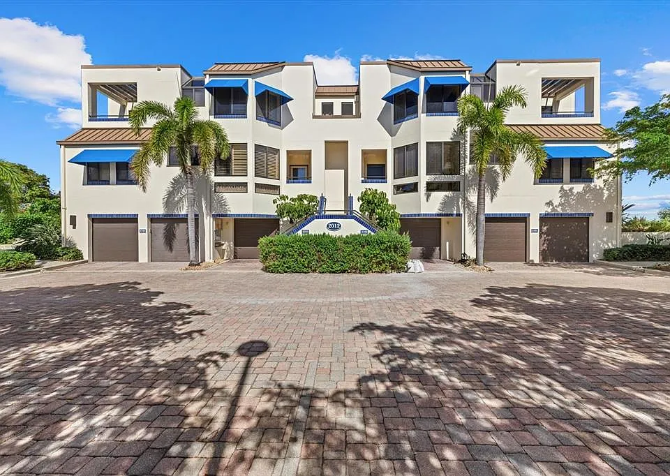 2012 Harbourside Dr #2102