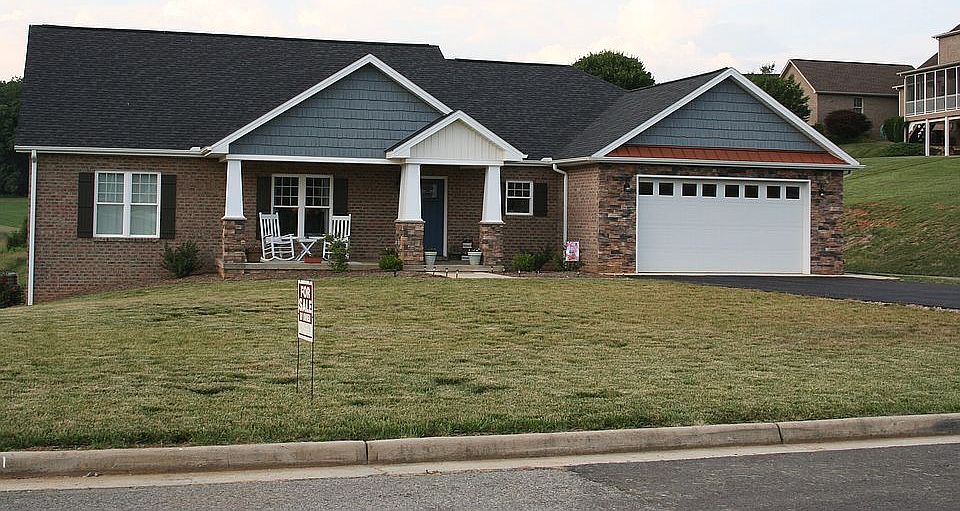 1st image of 107 Ashley Links Dr