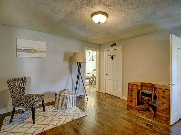 5th image of 408 W Washington St