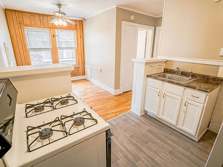 1319 Grand Ave. — Photo 9