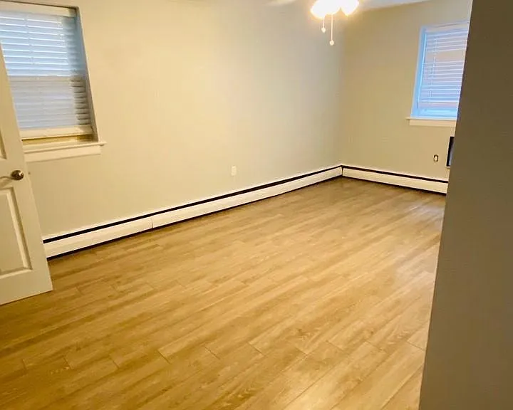 Cameron Apartments — Photo 20