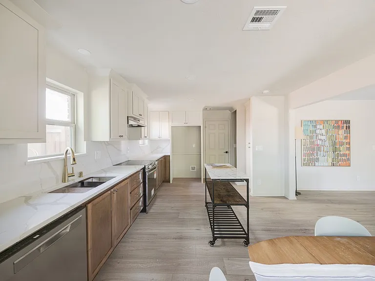 2716 Carlton Way — Photo 3