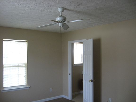 4th image of 1221 Sporty Ln #A