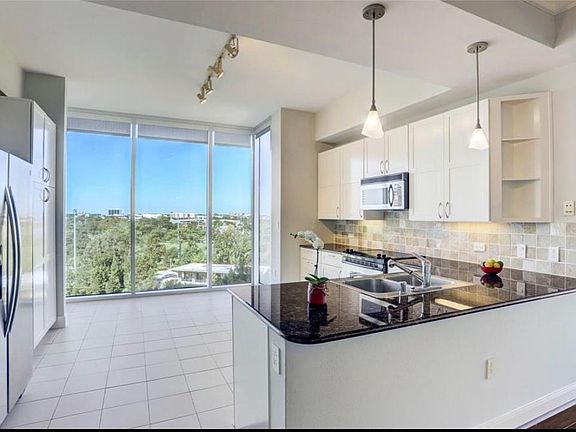 2nd image of 3333 Allen Pkwy Unit 909