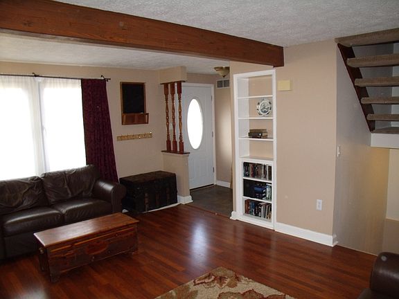 3rd image of 931 Lynwood Ct