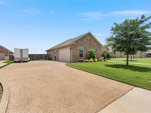 2nd image of 1025 Princess Diana Dr