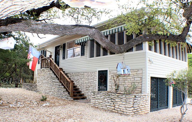1st image of 140 Twin Oaks Cir