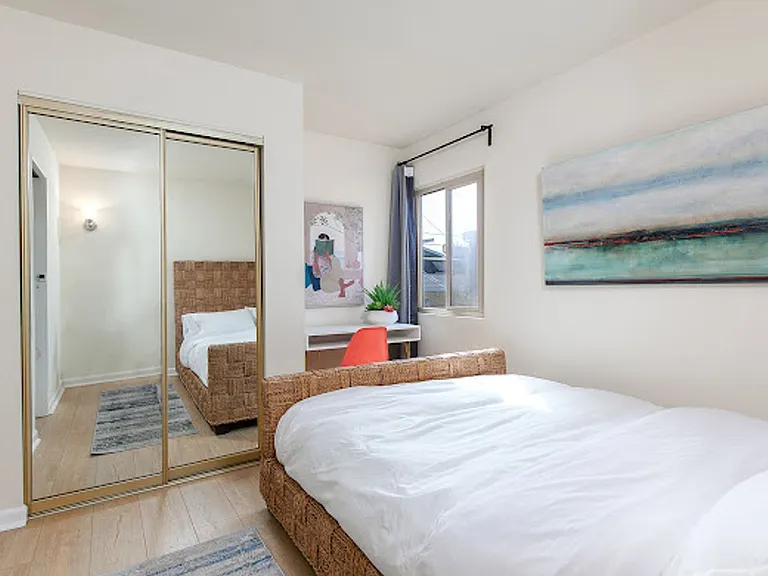 725 Santa Barbara Pl — Photo 26