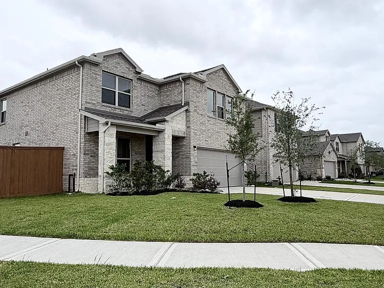 1372 Bright Hill Dr — Photo 1