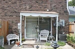5th image of 7464 Woodshire Pl