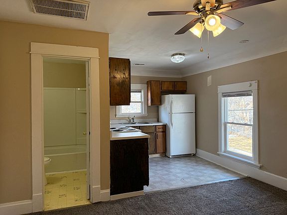 4th image of 1464 E 14th St APT 3