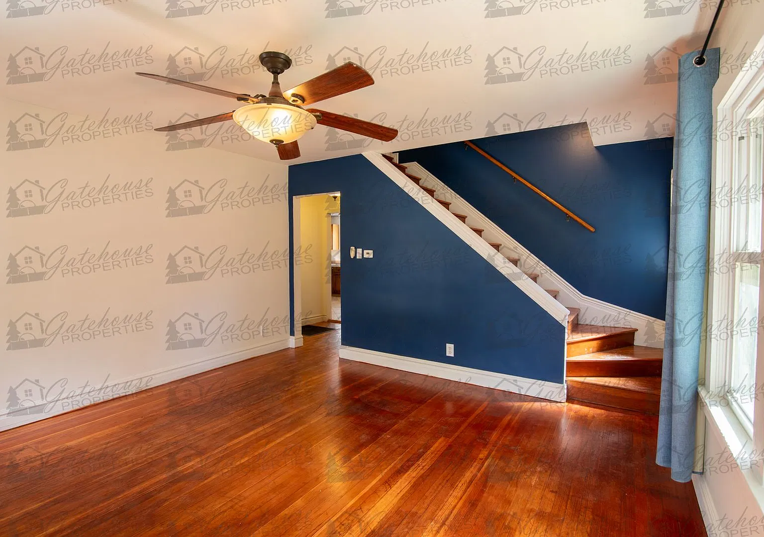 Spacious 3-Bedroom Englewood Home with Large Yard, Oversized Kitchen & 2-Car Garage — Photo 2