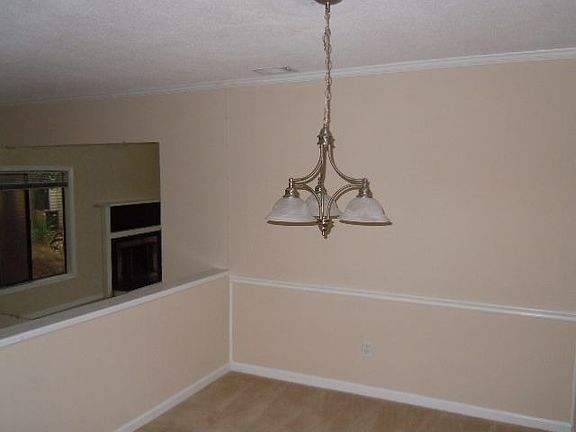4th image of 1106 Country Ct
