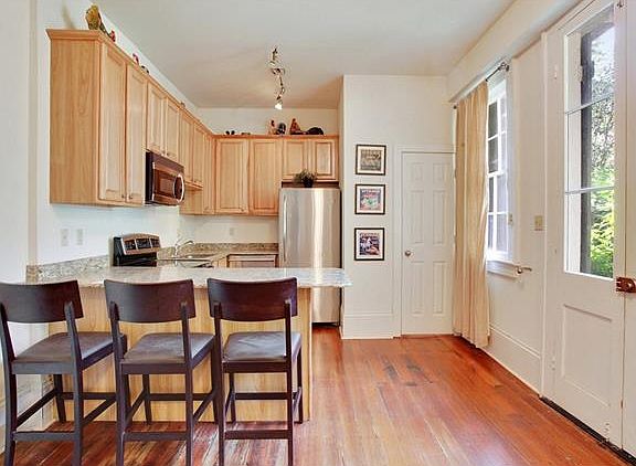 3rd image of 931 Saint Peter St