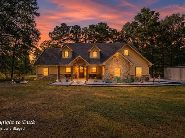 924 County Road 471, Etoile, TX 75944